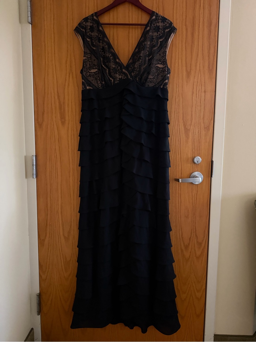 Adrianna Papell Boutique Black Lace Shutter Pleat Maxi Dress - Picture 4 of 9
